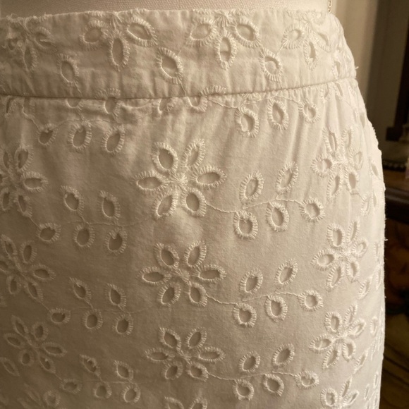 🎉SALE🎉Old Navy 🥰 White Embroidered Skirt - Picture 2 of 11